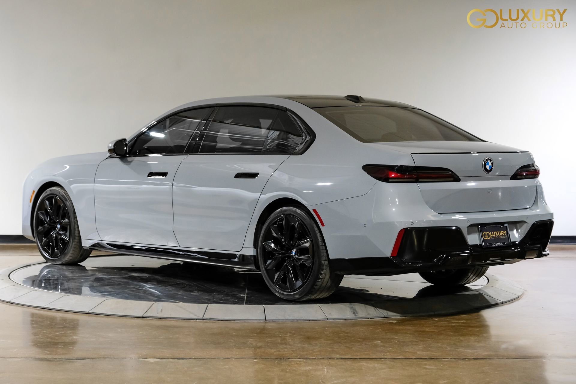 Used 2023 BMW 740i image 12