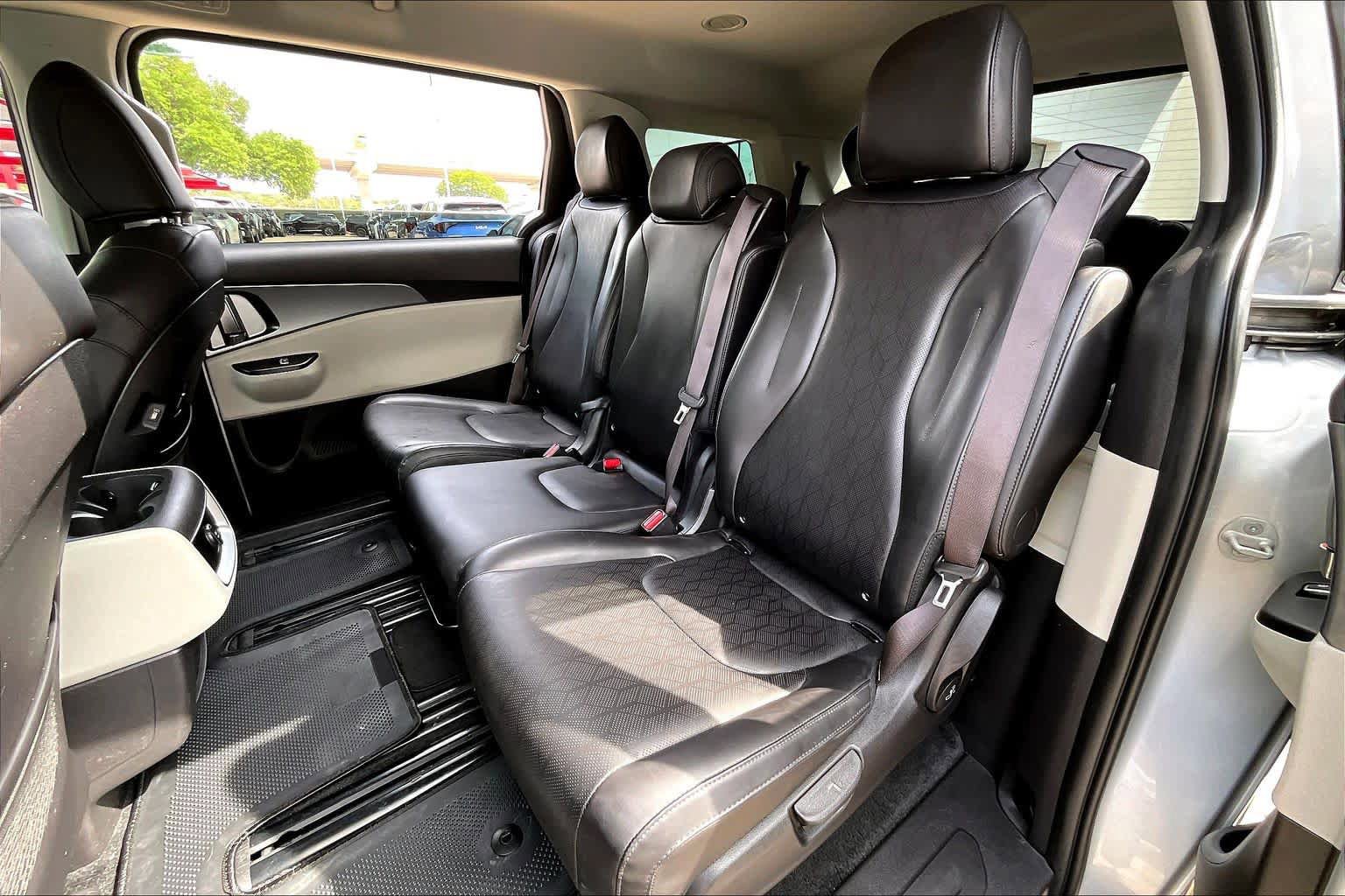 Used 2023 Kia Carnival LX FWD image 20