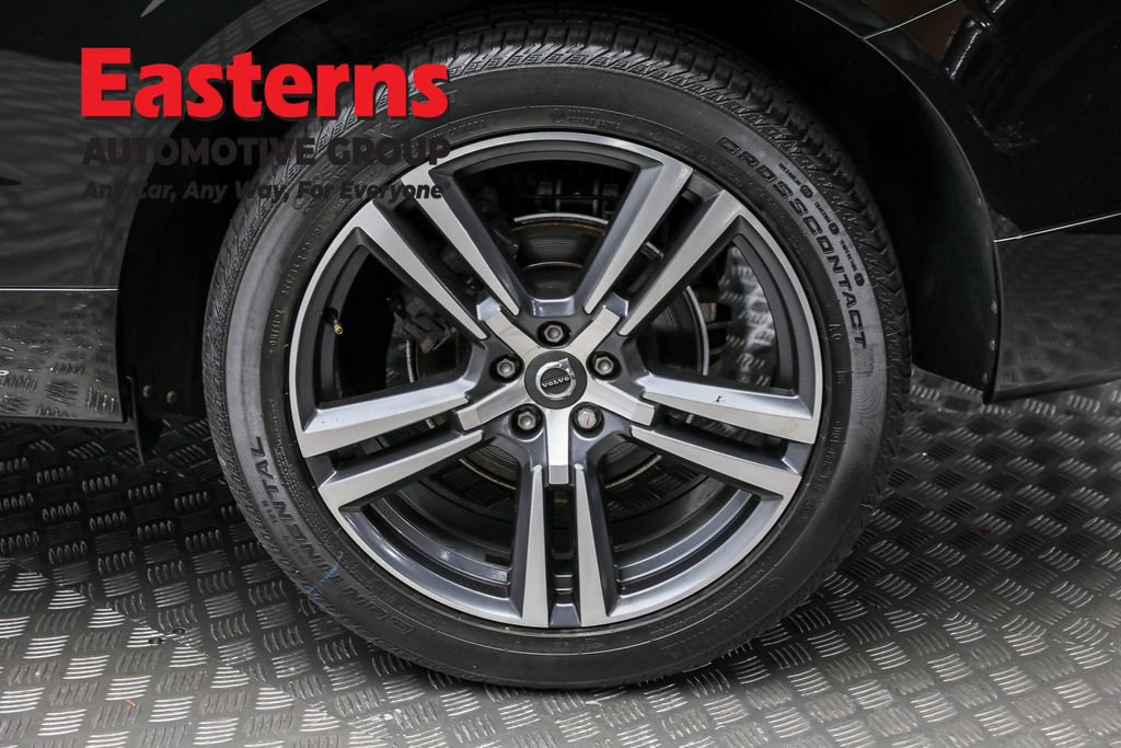 Used 2019 Volvo XC60 T5 Momentum w/ Multimedia Package image 8