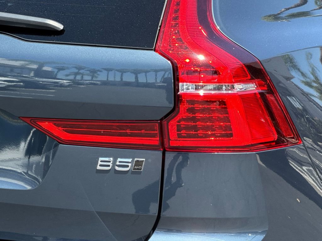 Certified 2025 Volvo XC60 B5 Core image 26