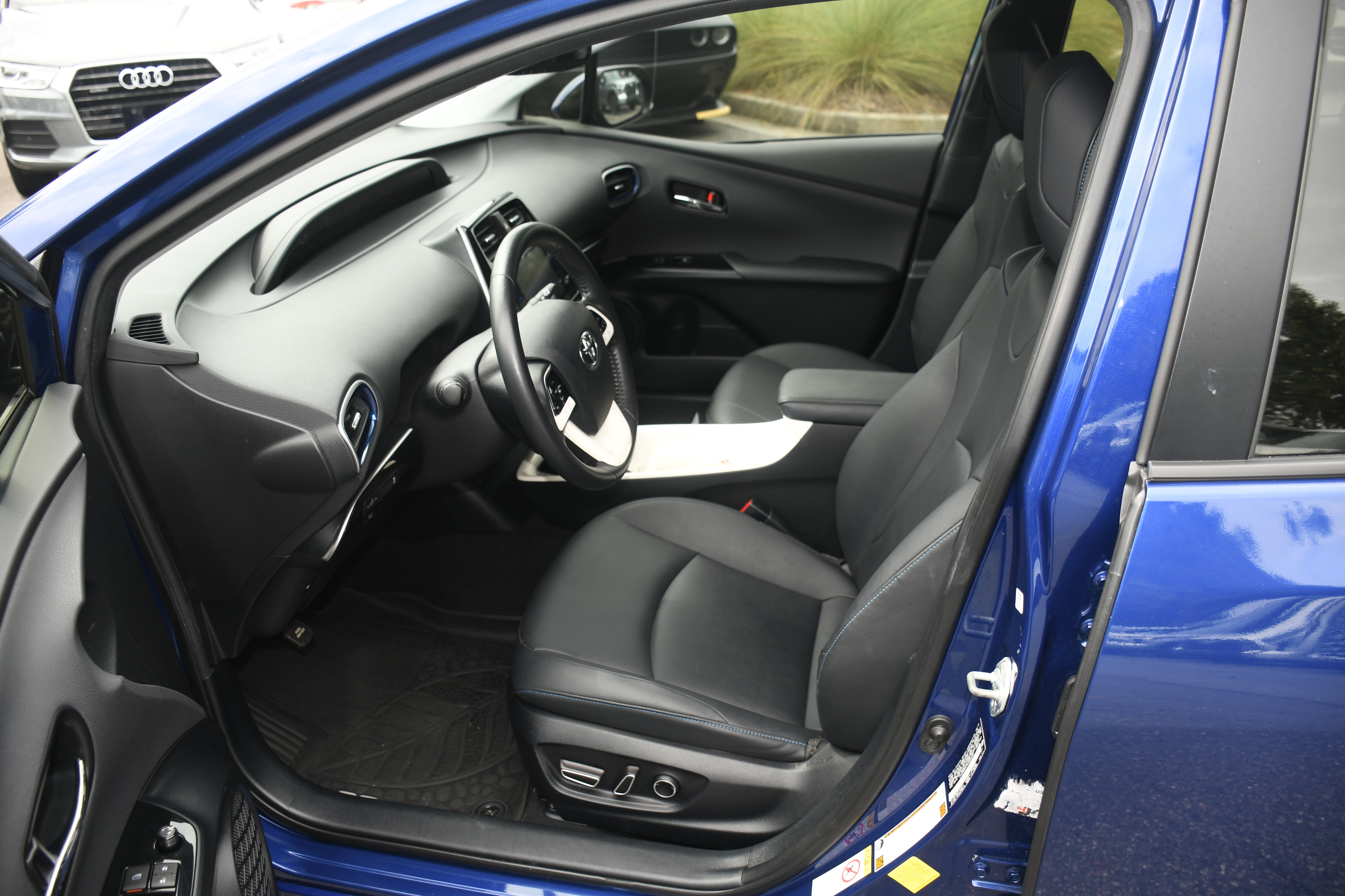 Used 2016 Toyota Prius Four Touring FWD image 7