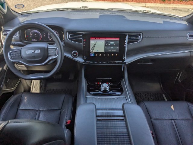 Used 2024 Jeep Wagoneer L Series II RWD image 18