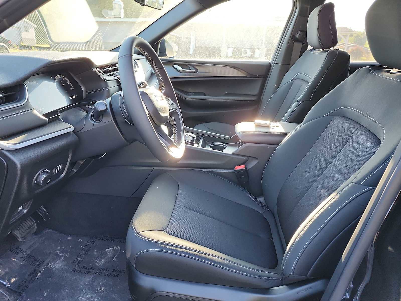 New 2025 Jeep Grand Cherokee L Laredo w/ Luxury Tech Group I image 11