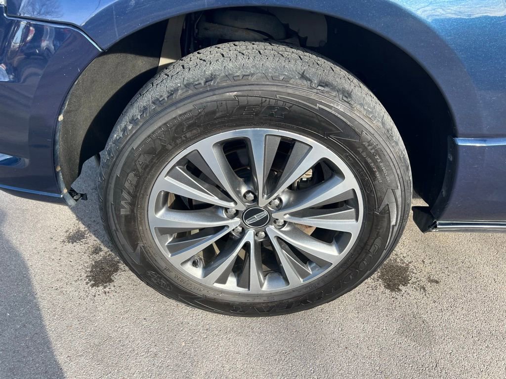 Used 2015 Lincoln Navigator 4WD image 12