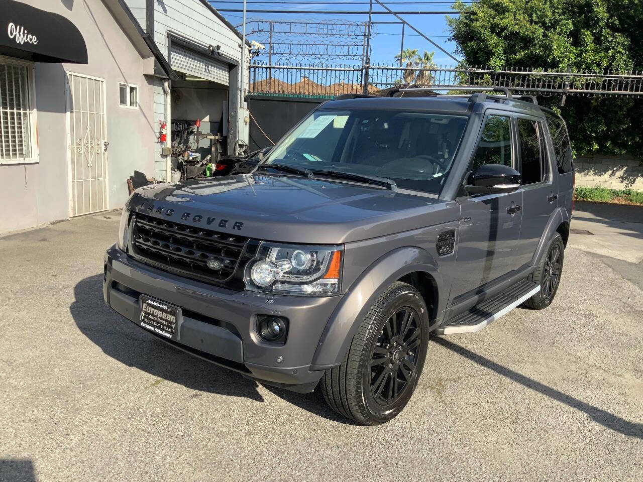 Used 2016 Land Rover LR4 HSE Silver Edition AWD/4WD image 2