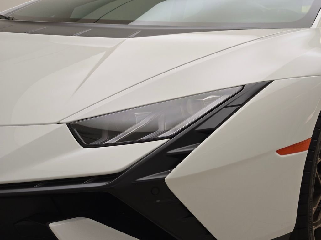 Used 2023 Lamborghini Huracan Tecnica image 5