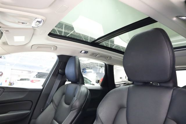 Used 2021 Volvo XC60 T5 Momentum w/ Advanced Package AWD/4WD image 26