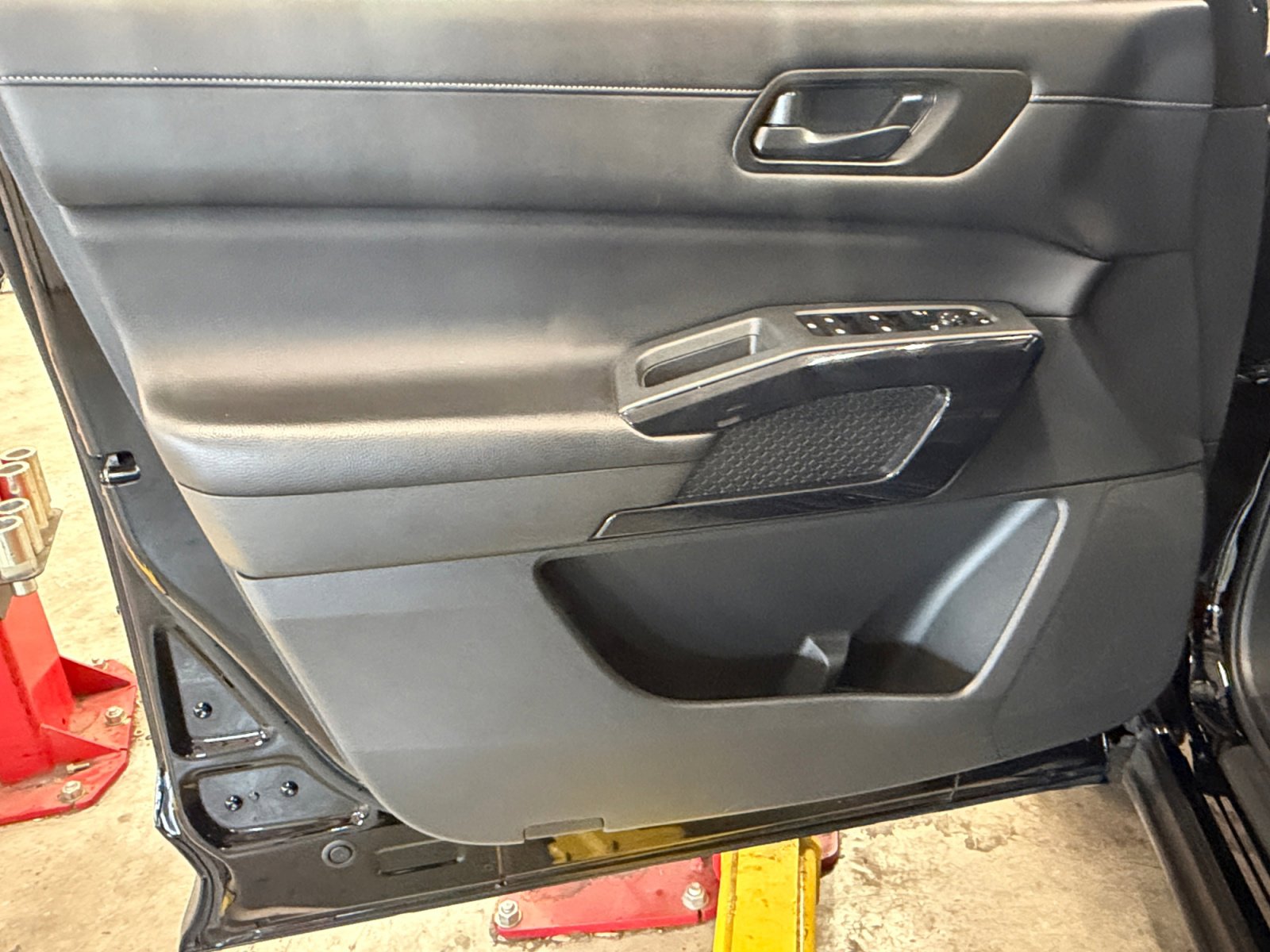 Used 2023 Nissan Pathfinder S FWD image 27