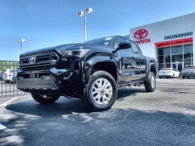 Used 2024 Toyota Tacoma SR5 AWD/4WD image 4