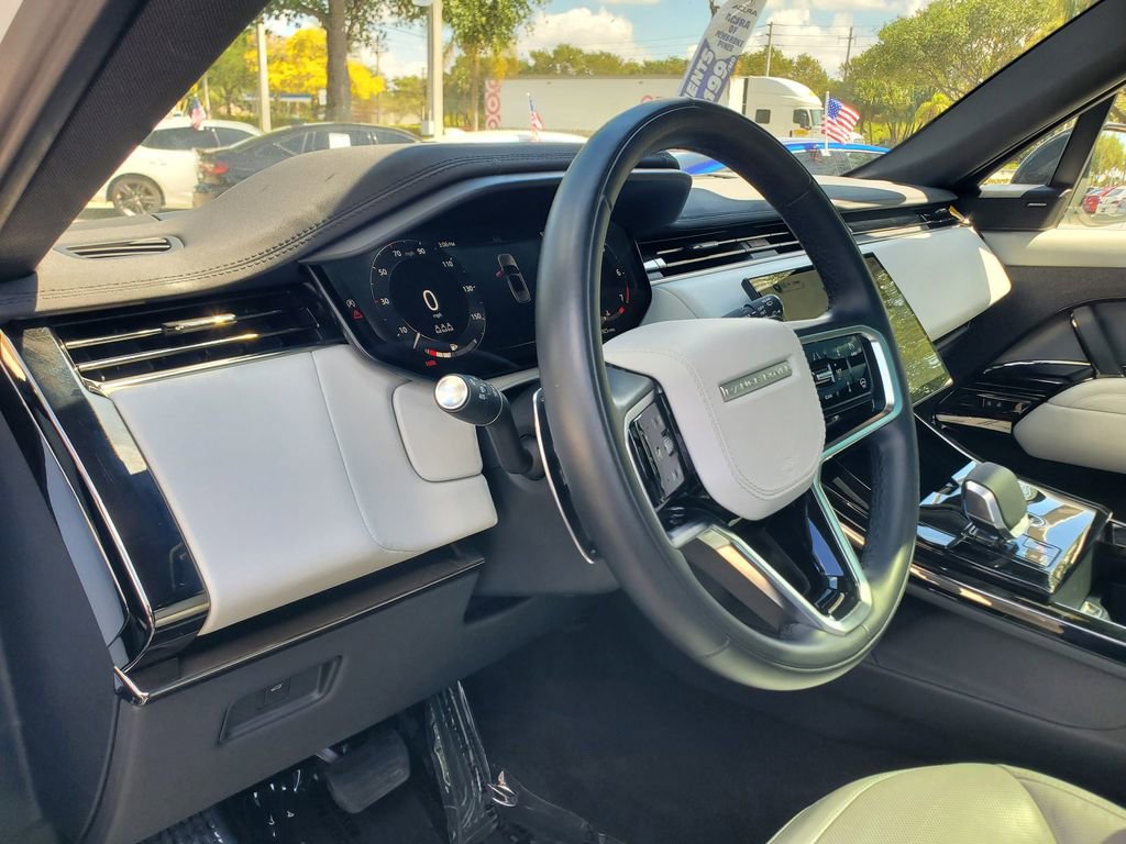 Used 2025 Land Rover Range Rover Sport SE image 15