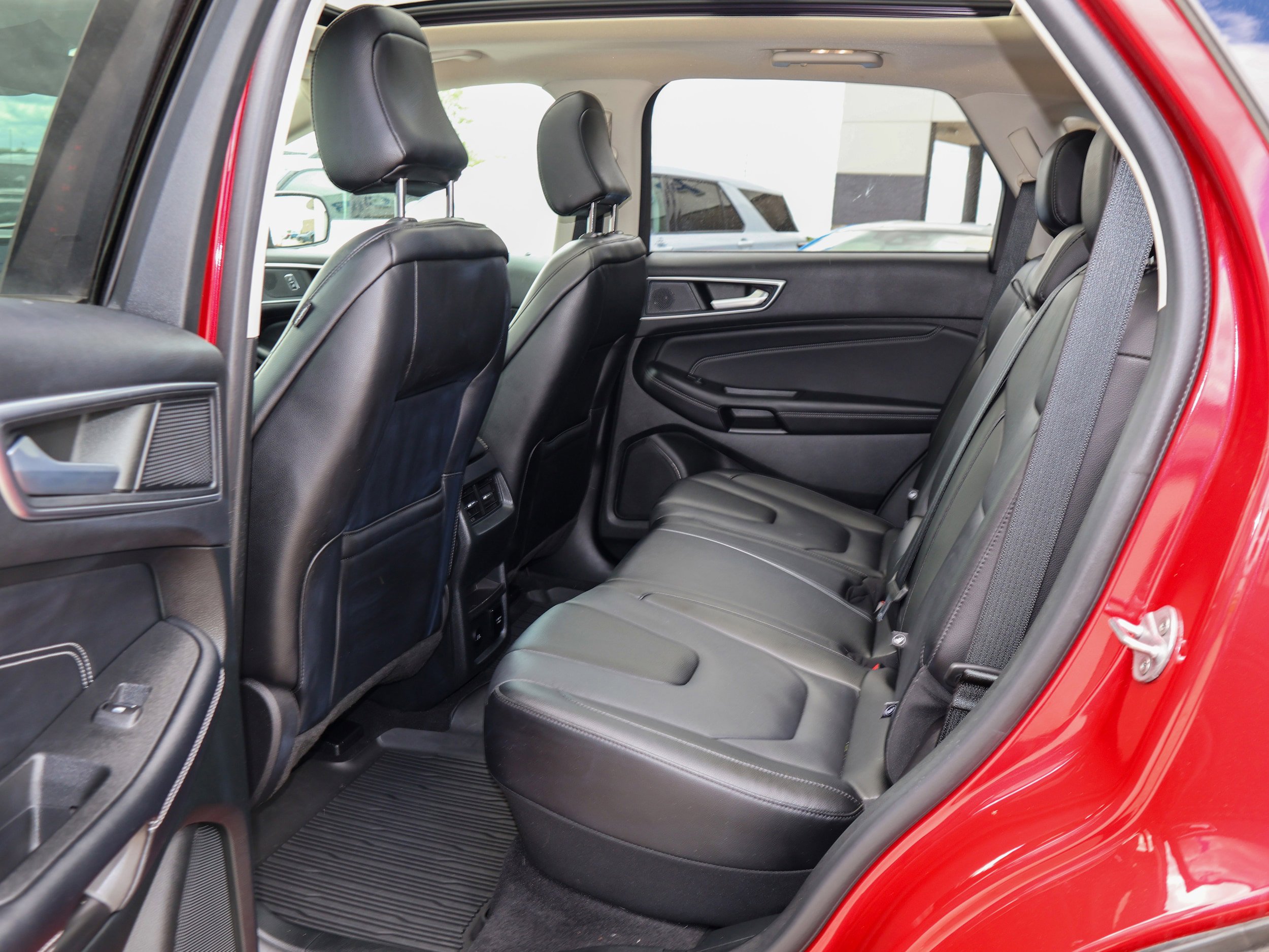 Used 2022 Ford Edge Titanium AWD/4WD image 16
