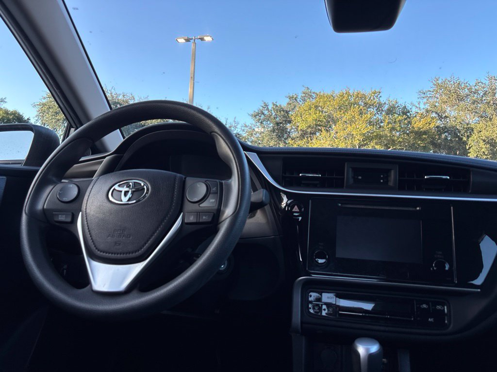 Used 2019 Toyota Corolla LE FWD image 21