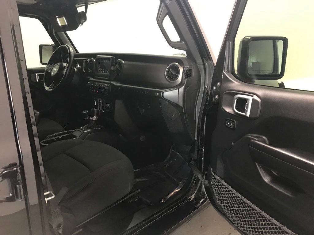 Used 2018 Jeep Wrangler Unlimited Sport S image 32