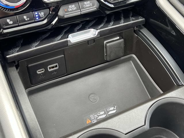 Used 2022 GMC Yukon Denali w/ Denali Premium Package AWD/4WD image 29