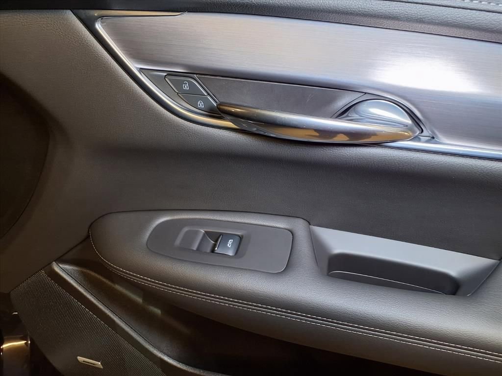 Certified 2025 Cadillac XT6 Luxury image 28