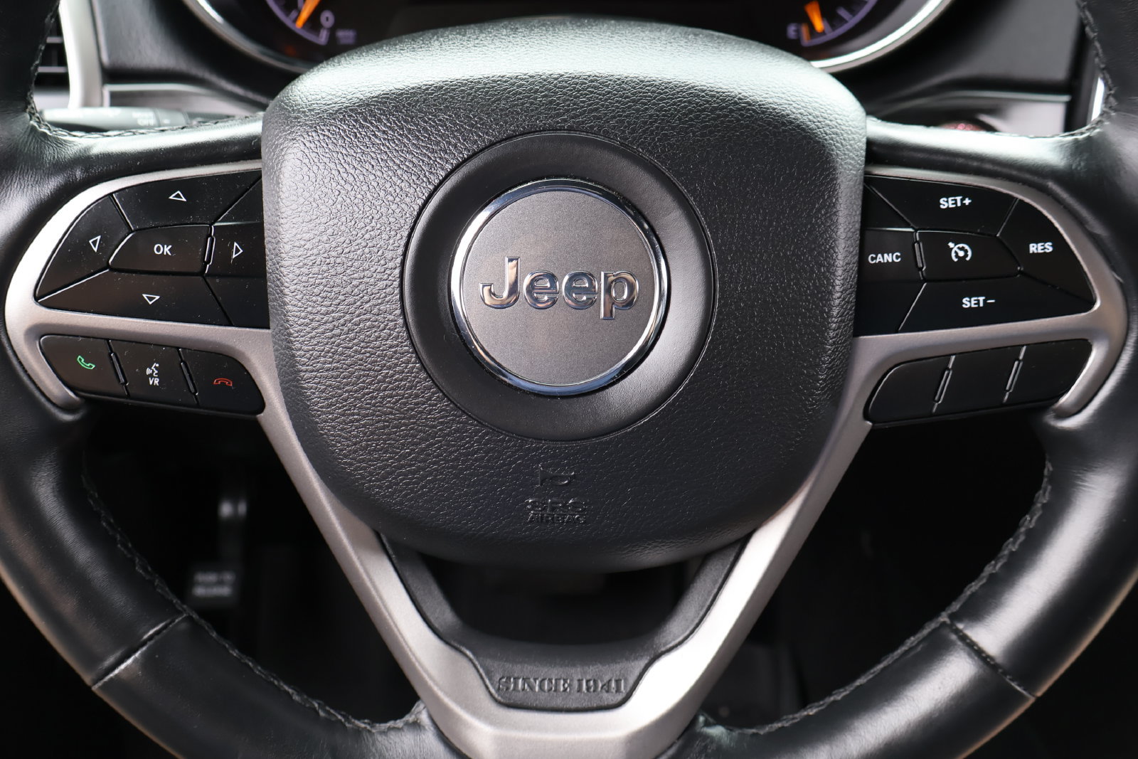 Used 2019 Jeep Grand Cherokee Altitude AWD/4WD image 25