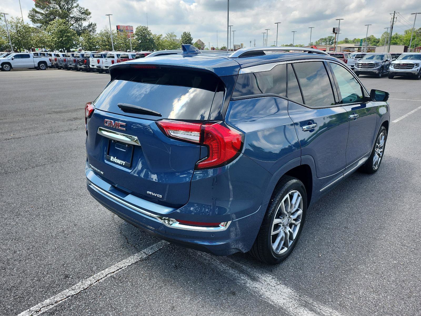 Certified 2024 GMC Terrain Denali w/ Denali Premium Package AWD/4WD image 3