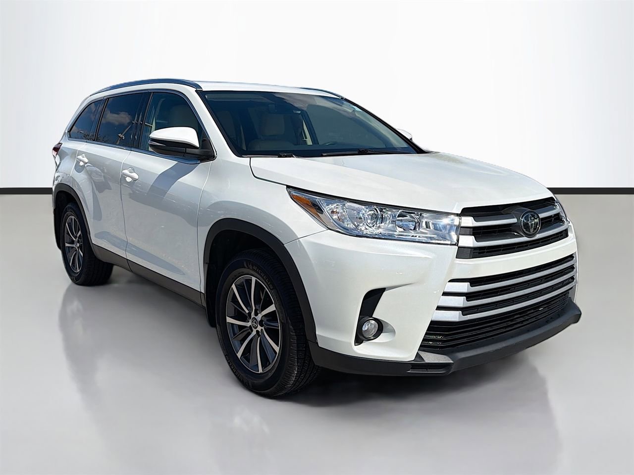Used 2019 Toyota Highlander XLE image 2