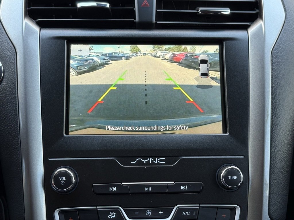 Used 2020 Ford Fusion SE image 30