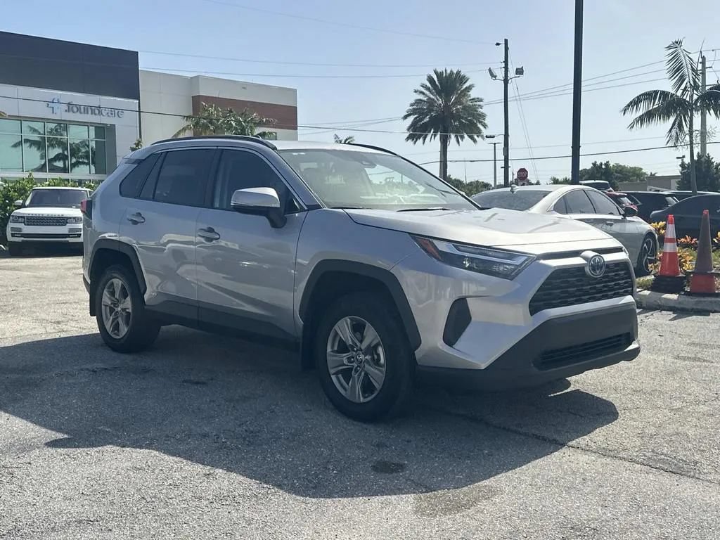 Used 2024 Toyota RAV4 XLE w/ Convenience Package AWD/4WD image 4