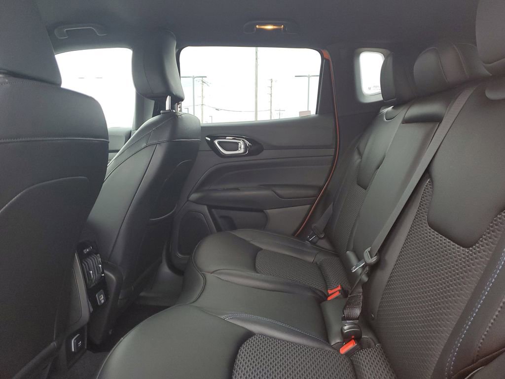 New 2026 Jeep Compass Latitude image 10