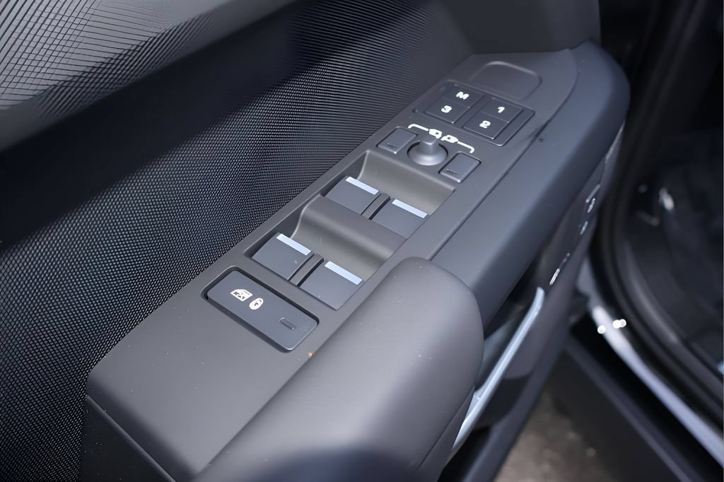 New 2026 Land Rover Defender 110 X-Dynamic SE AWD/4WD image 11