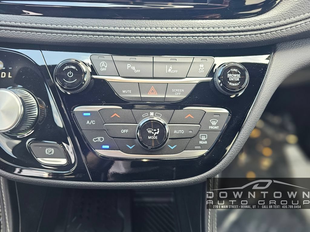 New 2027 Chrysler Pacifica Limited AWD/4WD image 12