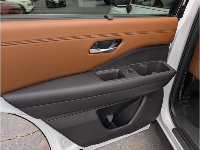 New 2025 Nissan Pathfinder Platinum w/ Cargo Package image 11