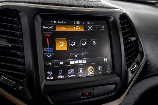 Used 2016 Jeep Cherokee Latitude w/ Cold Weather Group AWD/4WD image 29