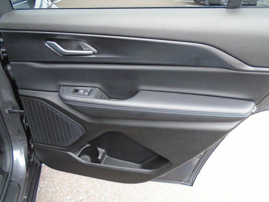 Certified 2025 Jeep Grand Cherokee L Altitude AWD/4WD image 9