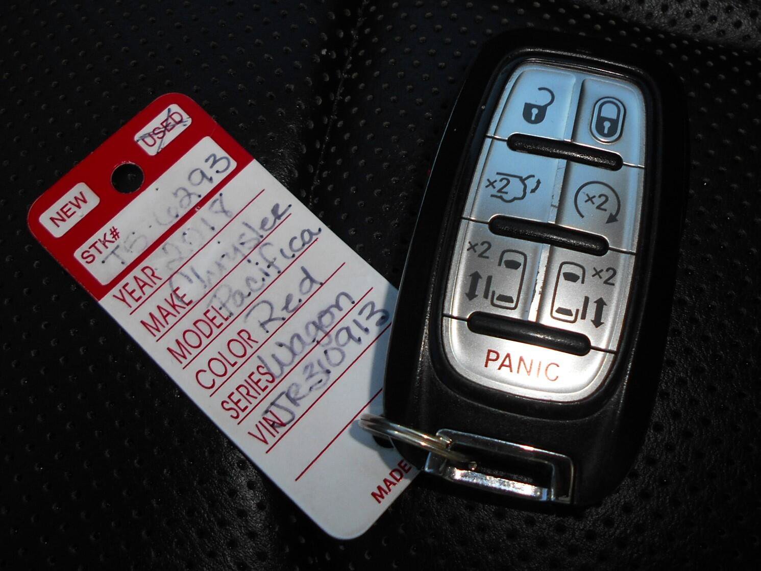 Certified 2018 Chrysler Pacifica Limited FWD image 11