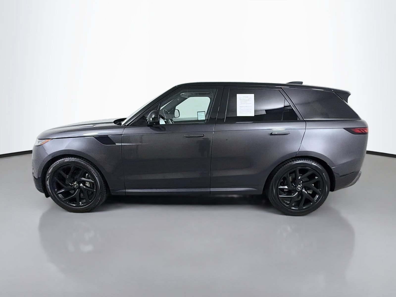 Used 2023 Land Rover Range Rover Sport SE AWD/4WD image 2