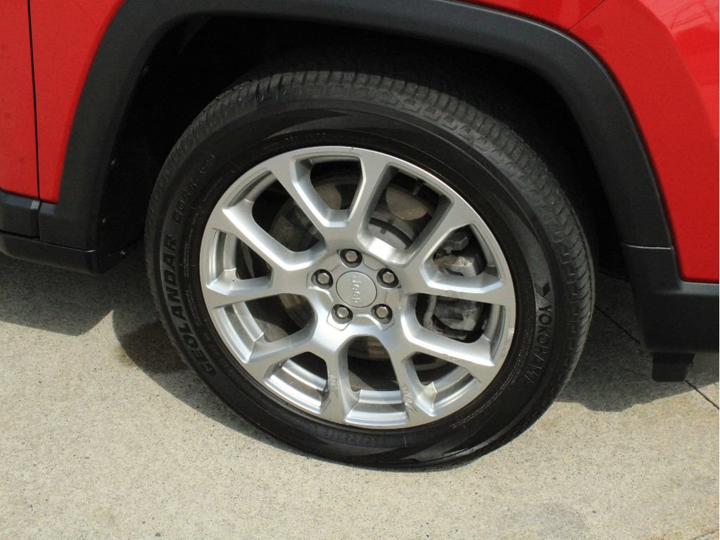 Certified 2023 Jeep Compass Latitude w/ Sun and Sound Group AWD/4WD image 37