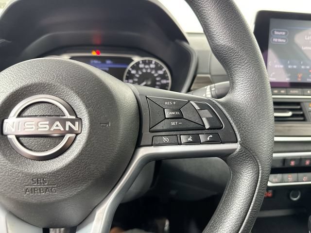 Used 2025 Nissan Altima 2.5 SV FWD image 12