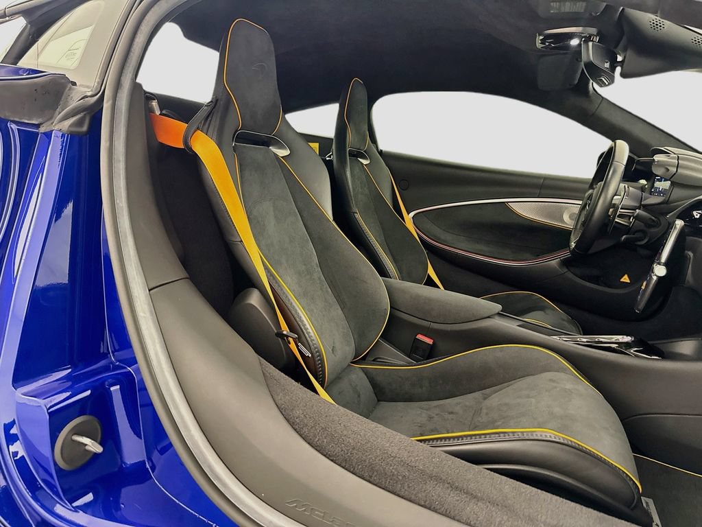 Used 2023 McLaren Artura RWD image 29