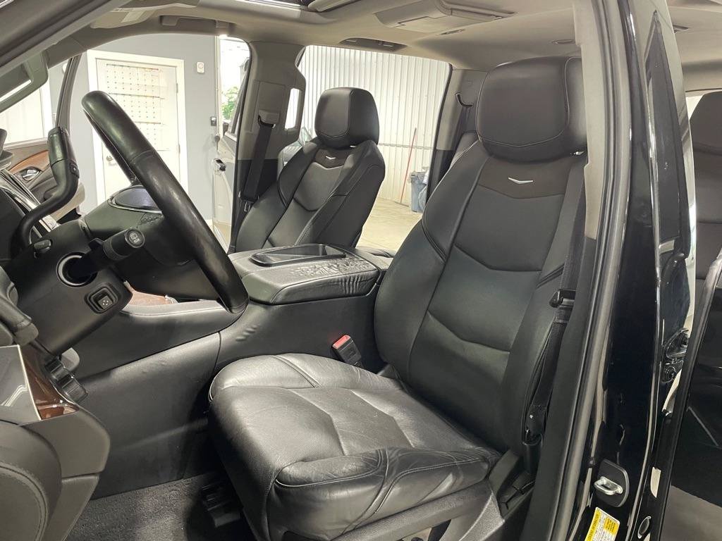 Used 2016 Cadillac Escalade ESV Luxury AWD/4WD image 10