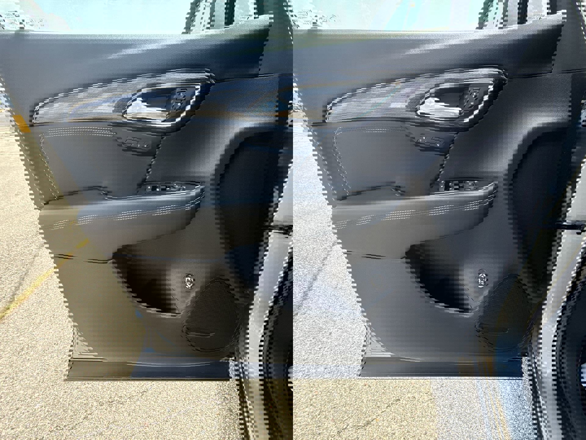 Used 2023 Buick Envision Essence image 20