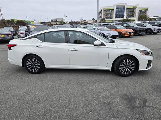 Used 2023 Nissan Altima 2.5 SV FWD image 31
