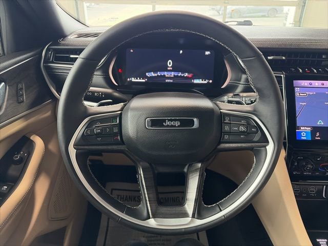 Used 2025 Jeep Grand Cherokee Limited image 17