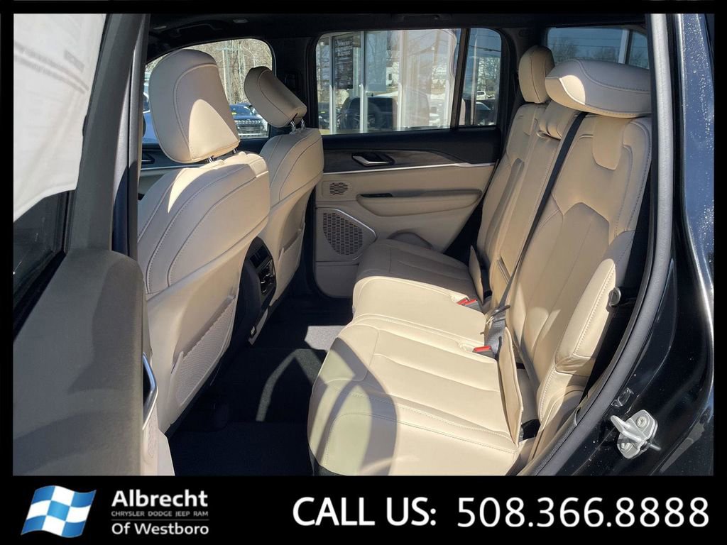 New 2026 Jeep Grand Cherokee Limited w/ Limited Altitude Package AWD/4WD image 12