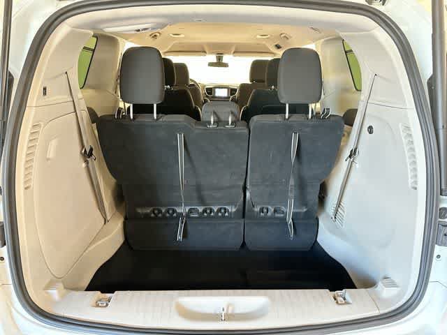 Used 2022 Chrysler Voyager LX FWD image 25