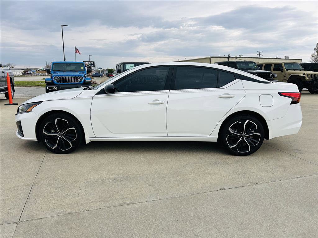 Used 2024 Nissan Altima 2.5 SR w/ SR Premium Package AWD/4WD image 32