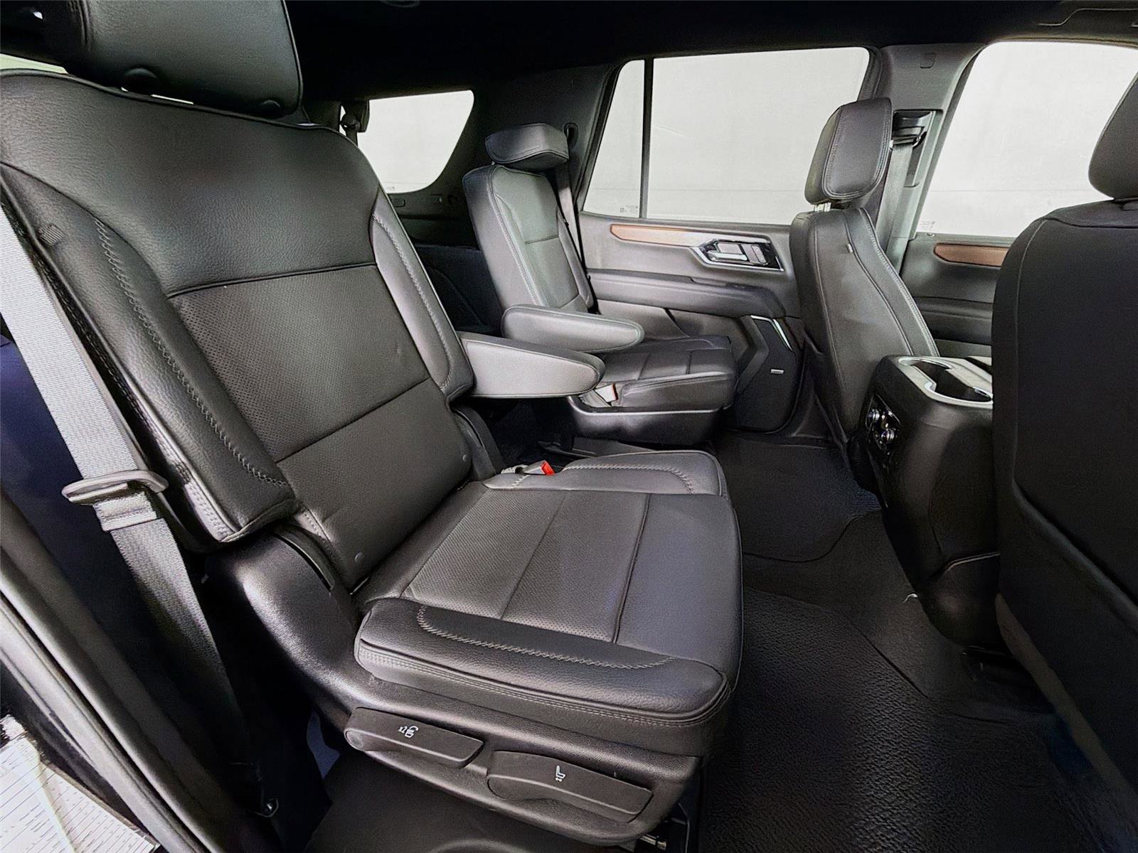 Used 2025 GMC Yukon Denali AWD/4WD image 28