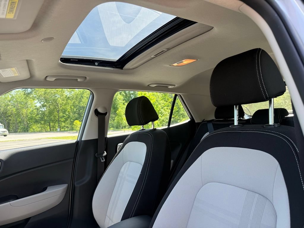 Used 2024 Hyundai Venue SEL FWD image 10