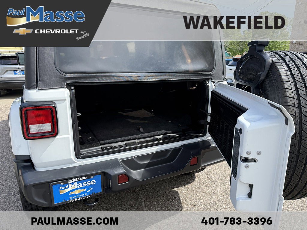 Used 2019 Jeep Wrangler Unlimited Sahara AWD/4WD image 9