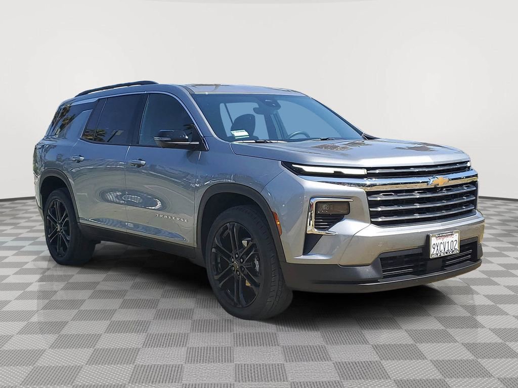 Used 2026 Chevrolet Traverse LT w/ Driver Confidence Package FWD image 3