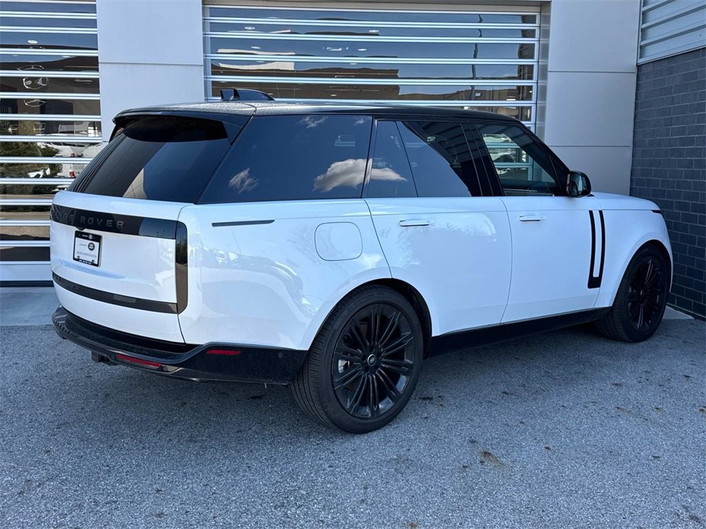 New 2025 Land Rover Range Rover SE image 8
