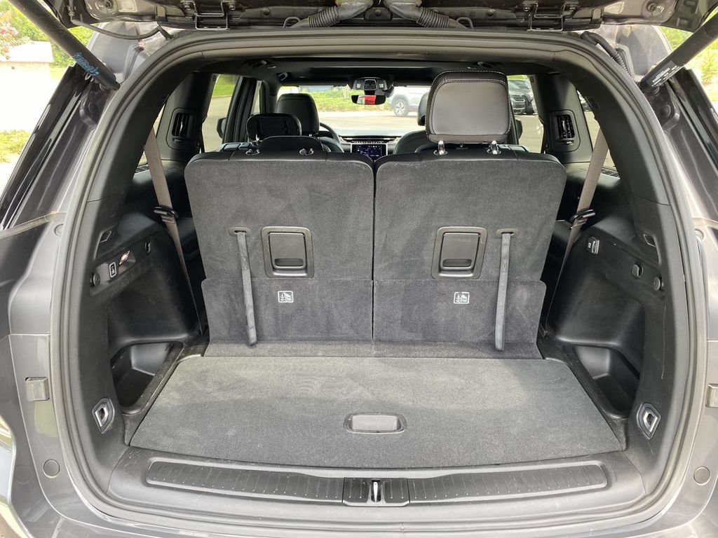 Used 2025 Jeep Grand Cherokee L Altitude RWD image 13