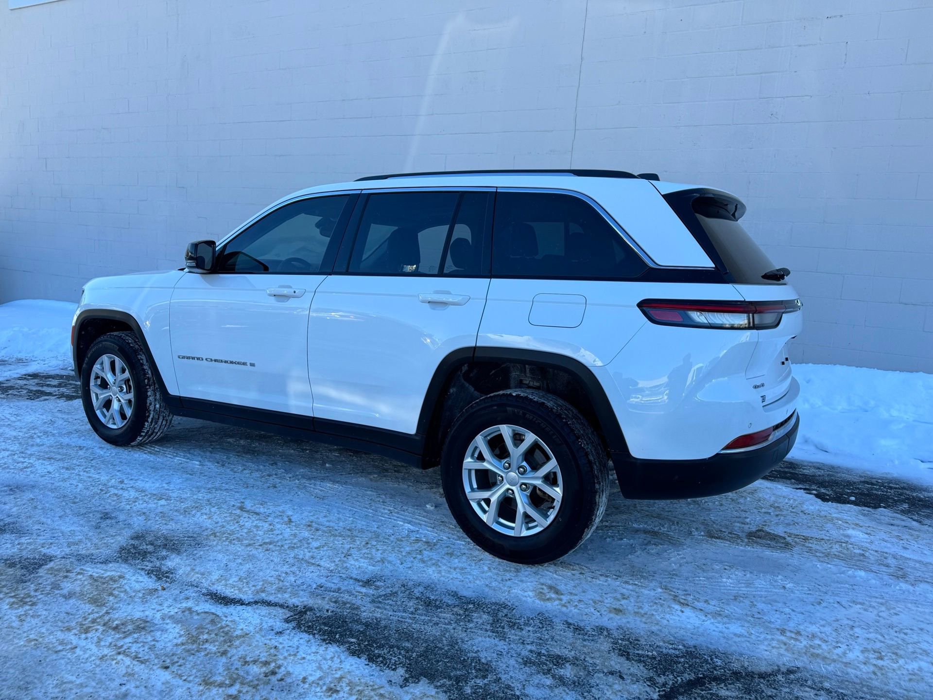 Used 2023 Jeep Grand Cherokee Limited image 5