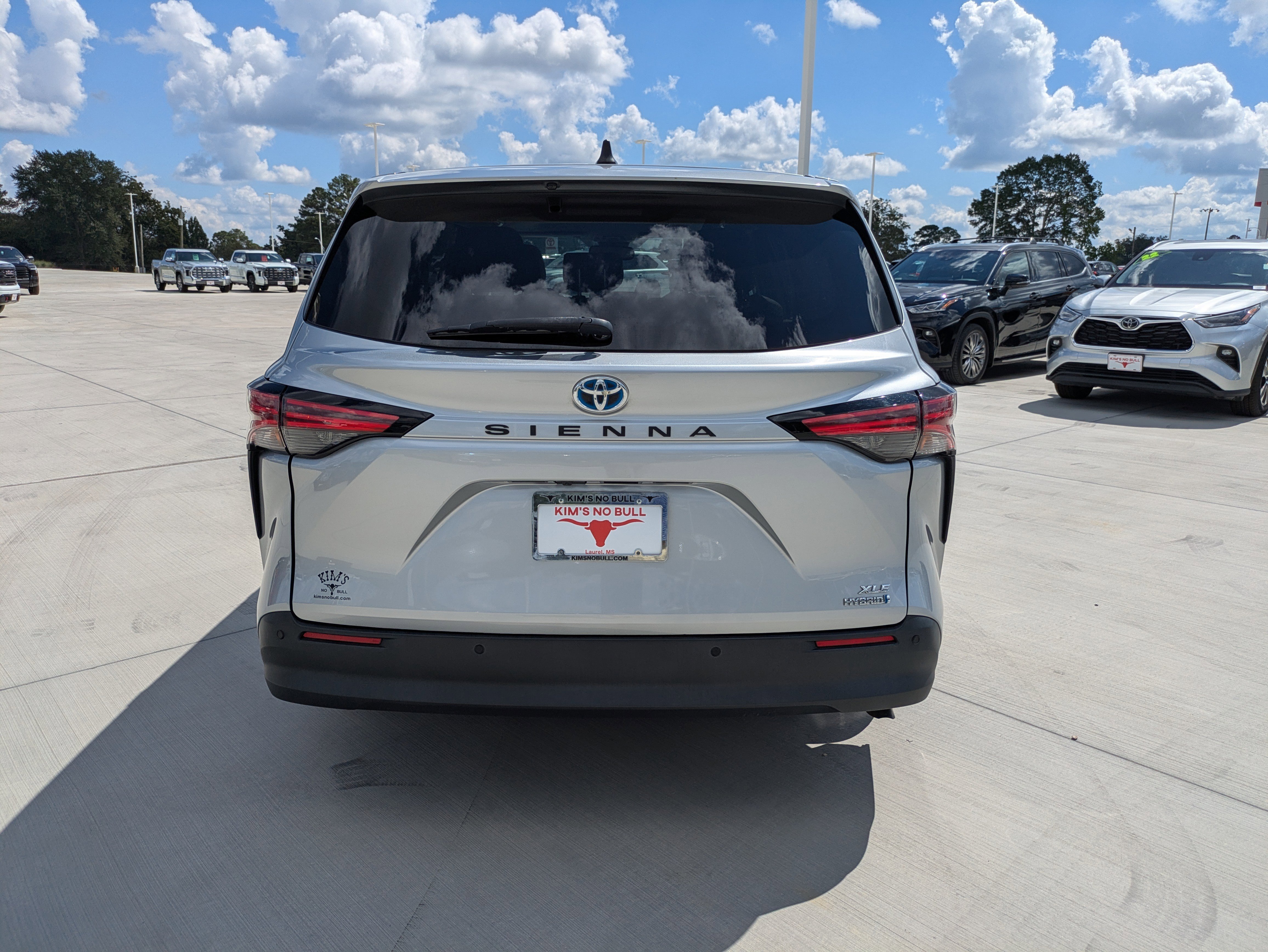 Certified 2022 Toyota Sienna XLE image 6
